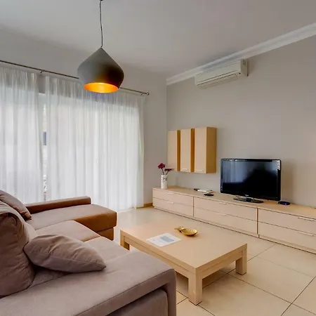 Apartment In Cambridge With Pool Sliema