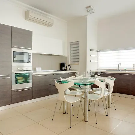 In Cambridge With Pool * Sliema