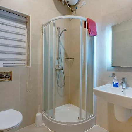 Apartment In Cambridge With Pool *