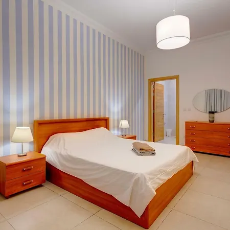 In Cambridge With Pool Sliema