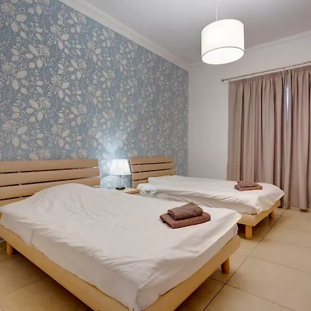 Apartment In Cambridge With Pool *