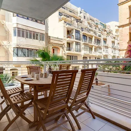 In Cambridge With Pool