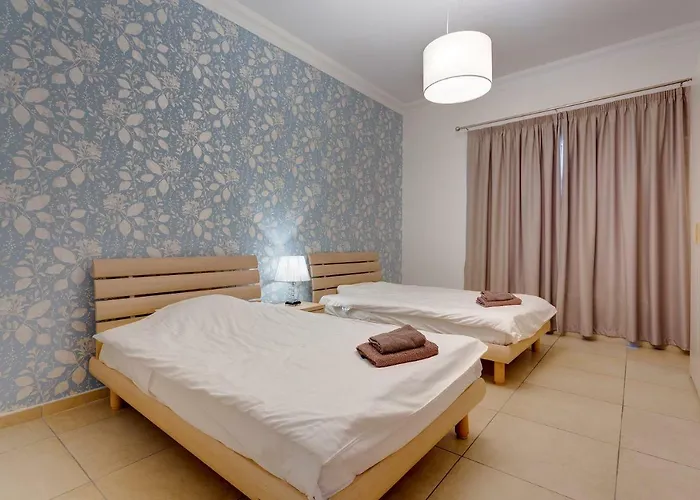 Apartment In Cambridge With Pool *