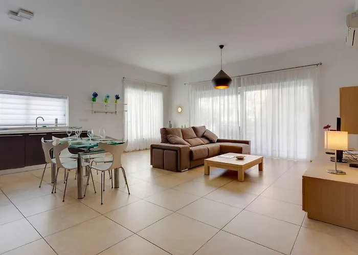 Apartment In Cambridge With Pool Sliema