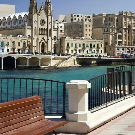 In Cambridge With Pool Sliema